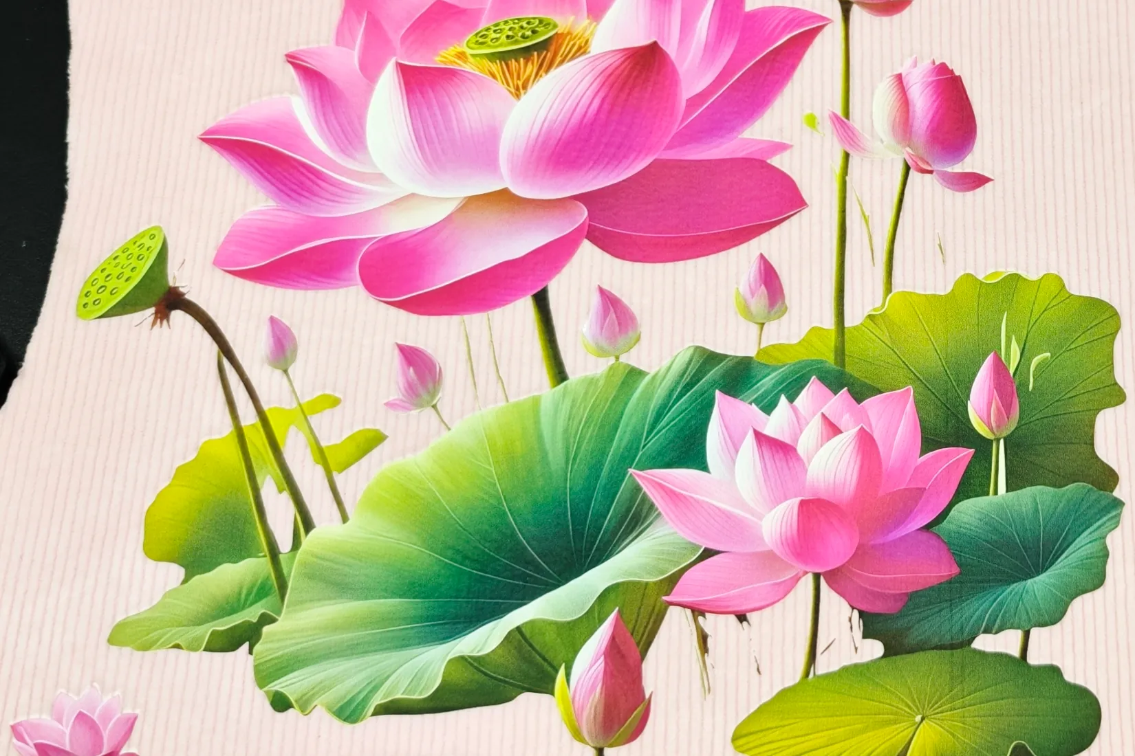 Cận bản in PET hình hoa sen trên vải gân màu hồng nhạt